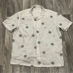 SIZE XL ZARA BUTTON UP COLLAR REGULAR FIT WITH DESIGN